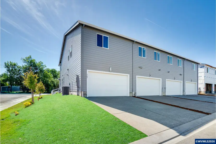 855  Kirksey St, Woodburn, OR 97071 - #2