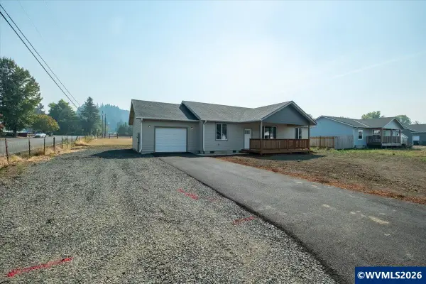 1221  49th St, Sweet Home, OR 97389