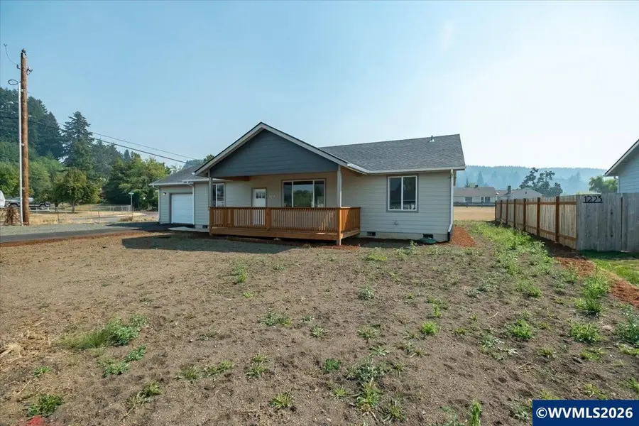 1221  49th St, Sweet Home, OR 97389 - #3