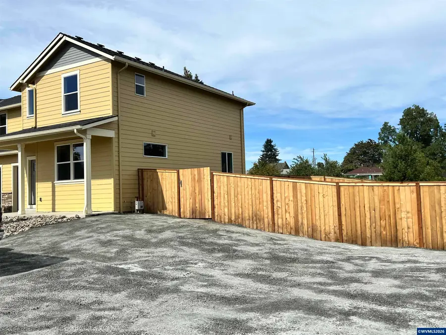 196 & 198 SE Lacreole Dr, Dallas, OR 97338 - #2