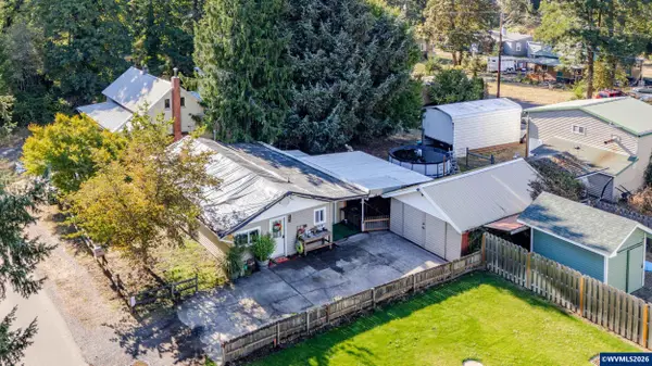 739  River Rd NW, Mill City, OR 97360