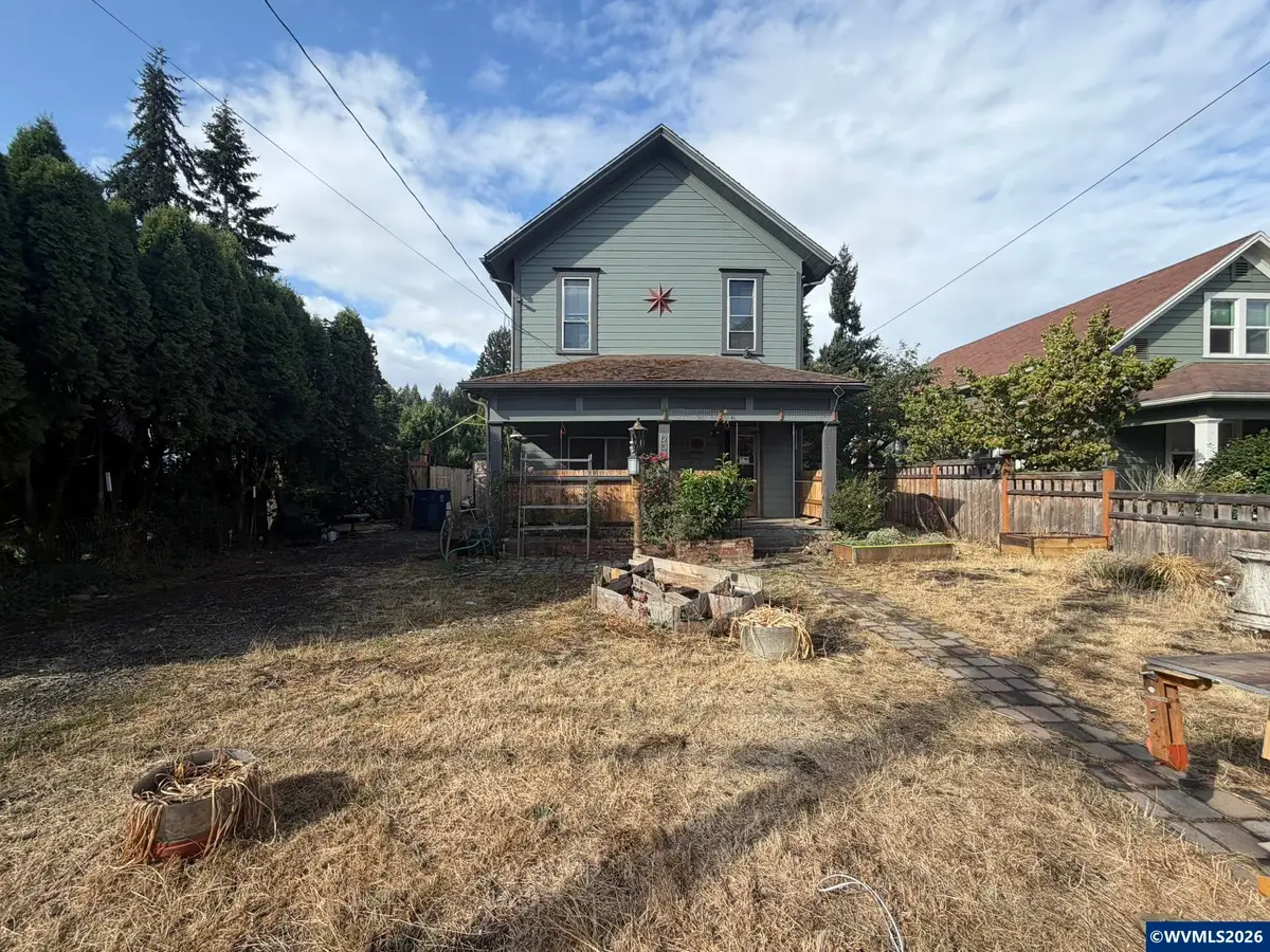 732 S Water St, Silverton, OR 97381 - #1