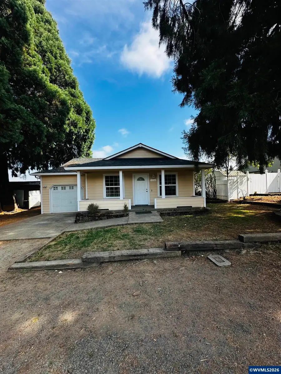 504  Wall St, Silverton, OR 97381 - #2