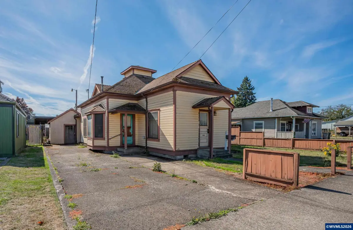 42  E St, Lebanon, OR 97355 - #1