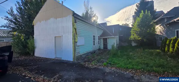 653 W 1st St, Halsey, OR 97348