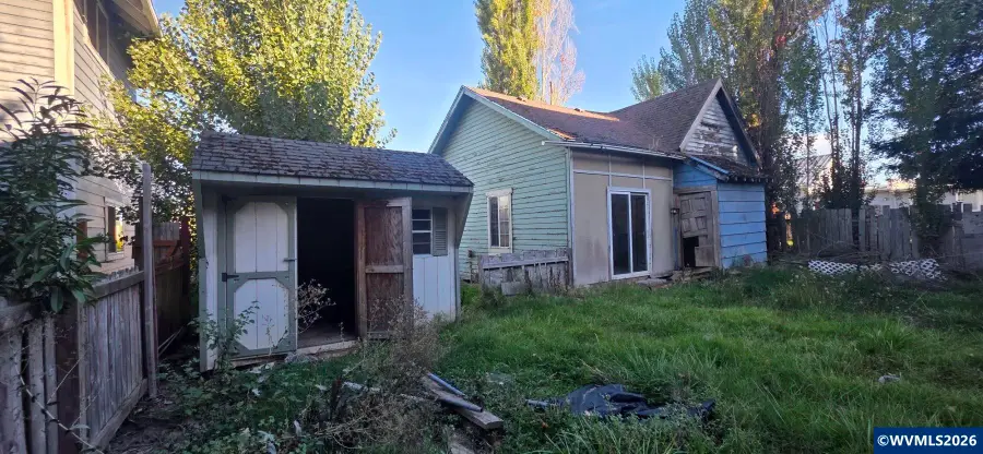 653 W 1st St, Halsey, OR 97348 - #2