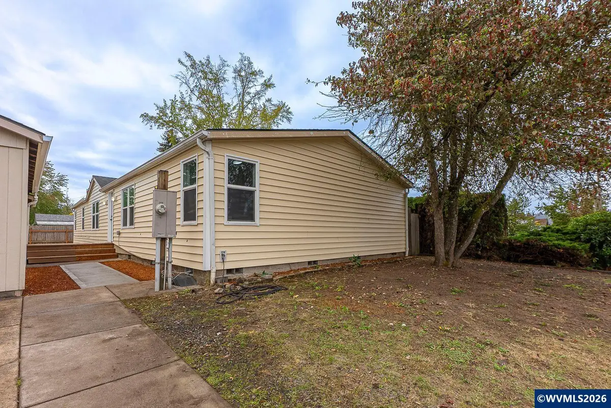 620  E St, Lebanon, OR 97355 - #1
