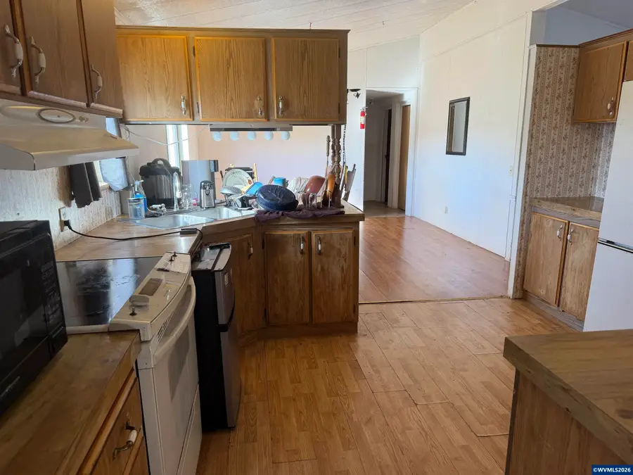 1901  Kalmia St, Sweet Home, OR 97386 - #2