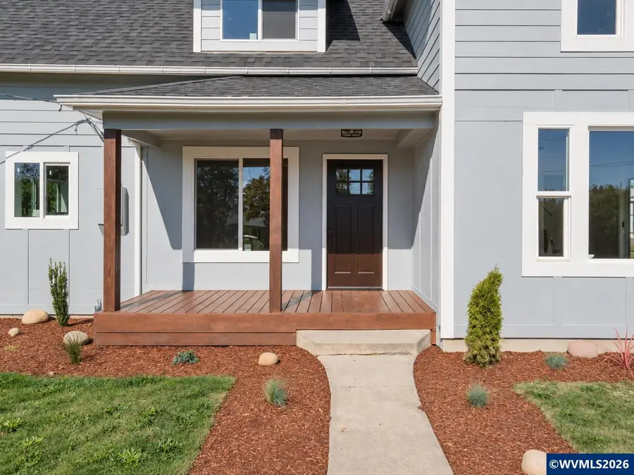 303 W Water St, Stayton, OR 97383 - #2
