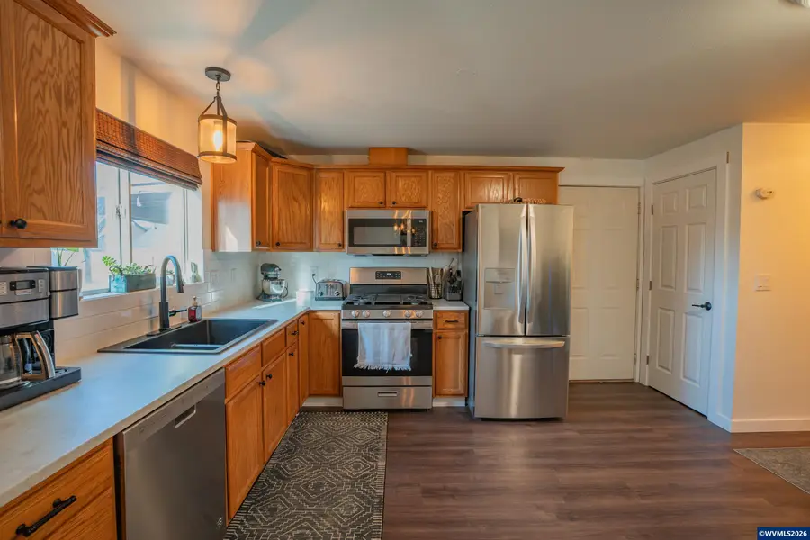 3382 NE Clearwater Dr, Albany, OR 97321 - #3