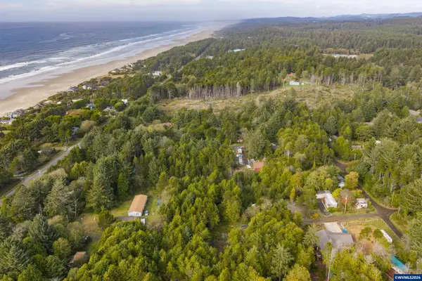 NE Washington St, Yachats, OR 97498