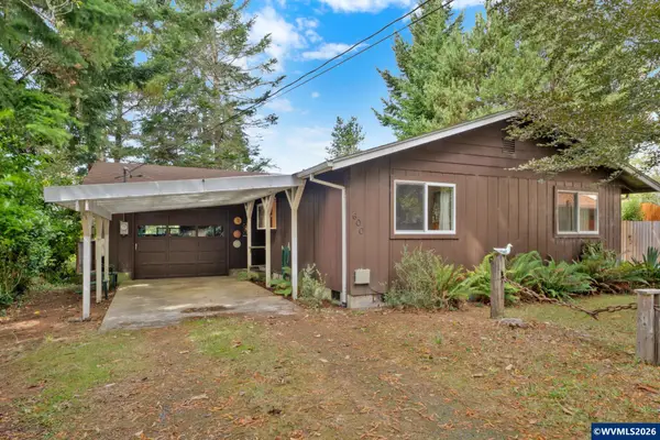 600  Queens Ct, Lakeside, OR 97449