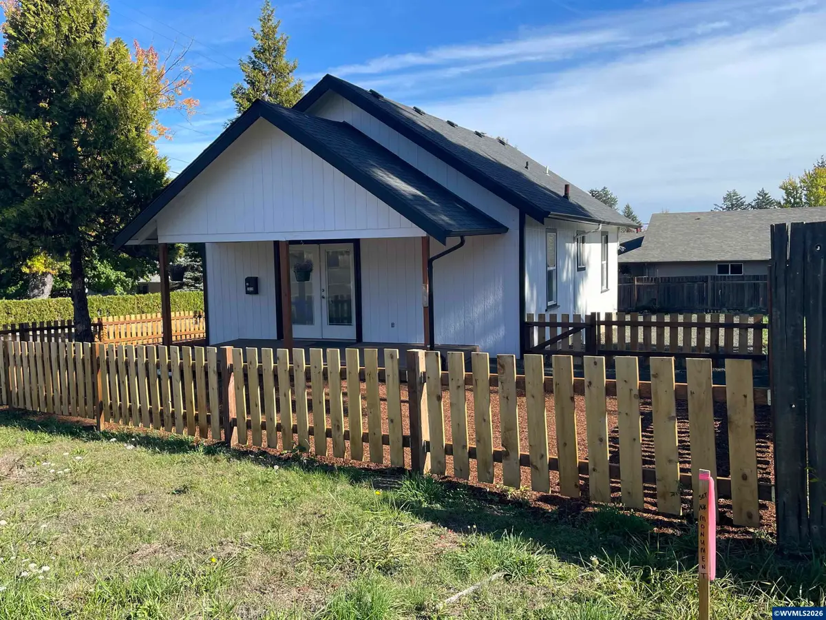 1512 SW Fairview Av, Dallas, OR 97338 - #1