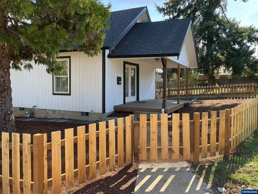 1512 SW Fairview Av, Dallas, OR 97338 - #2