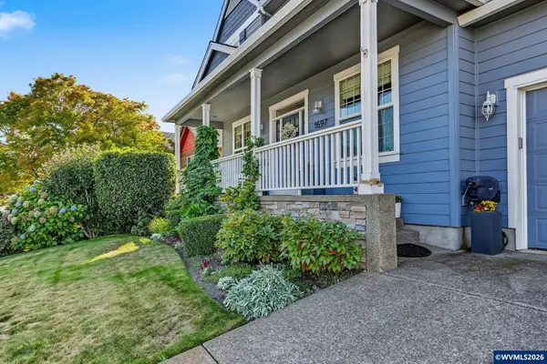 1697  Onyx St NW, Salem, OR 97304