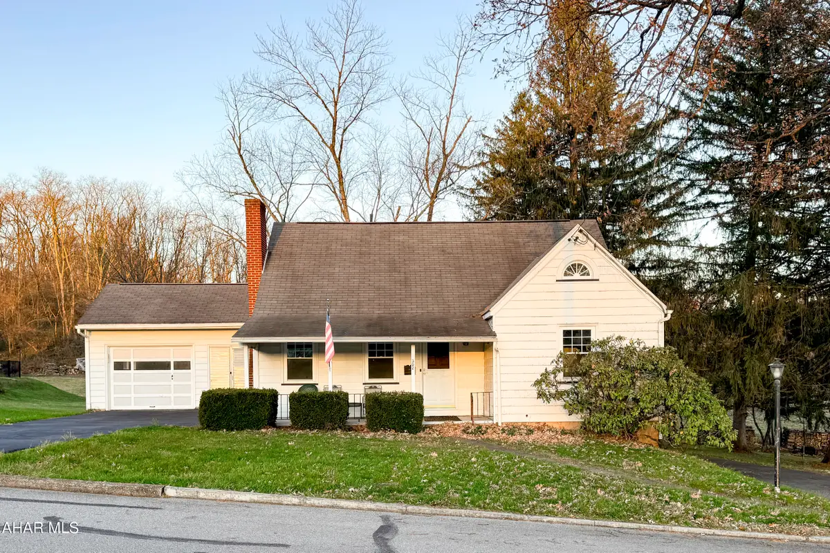 302 Dean Street, Williamsburg, PA 16693 - Image #1