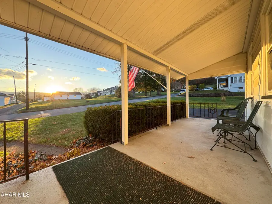 302 Dean Street, Williamsburg, PA 16693 - Image #2