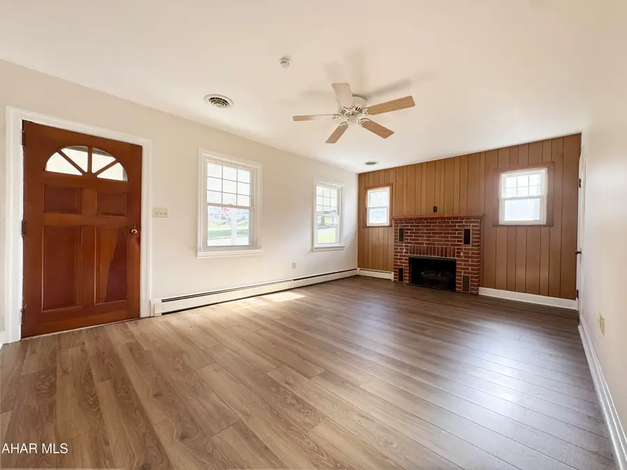 302 Dean Street, Williamsburg, PA 16693 - Image #3