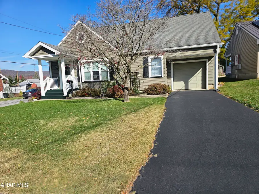 401 E Julian Street, Martinsburg, PA 16662 - Image #2