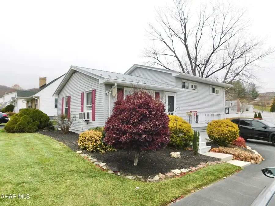 260 E Lincoln Avenue, Altoona, PA 16601 - Image #2
