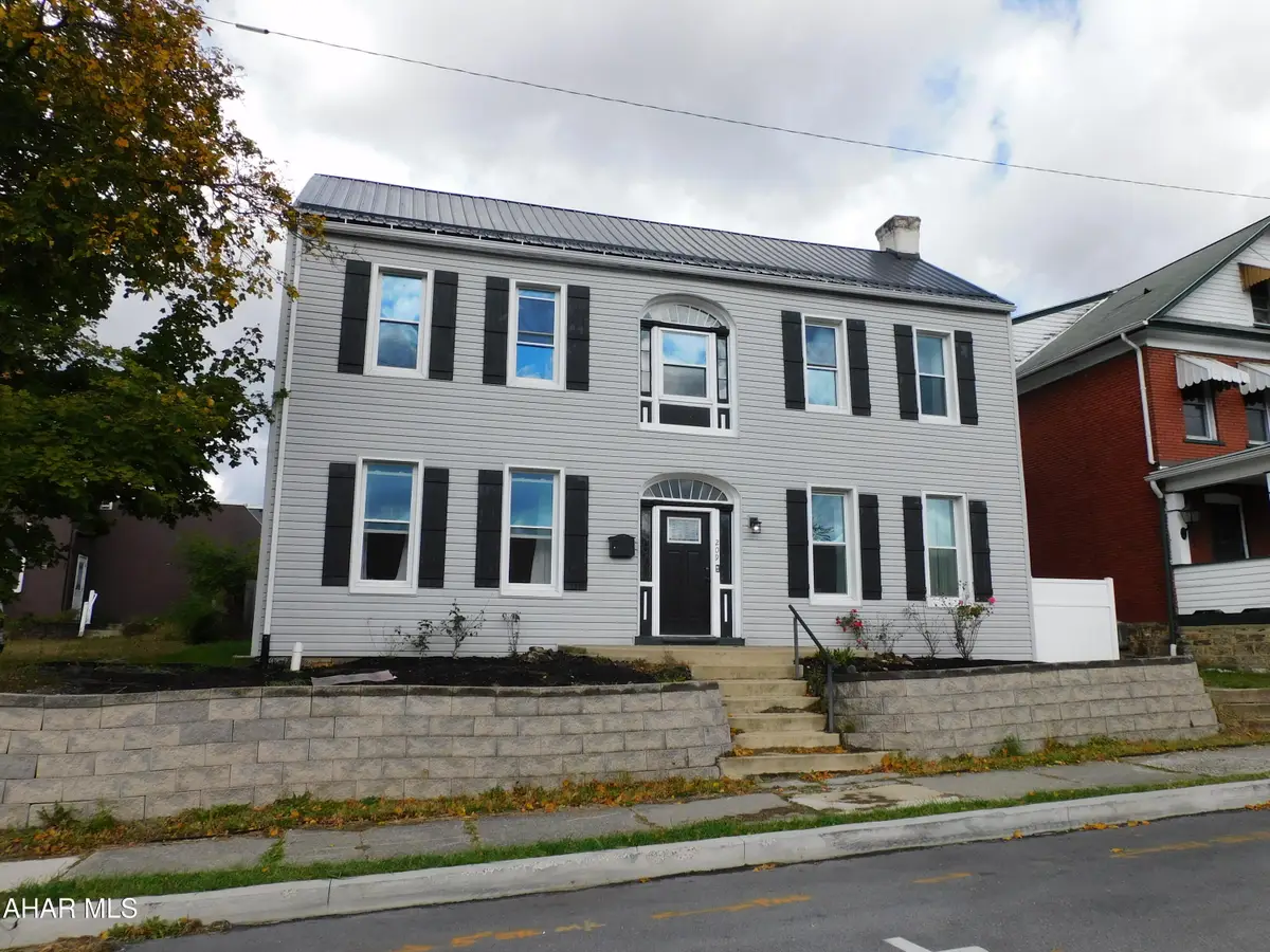 209 Mulberry Street, Hollidaysburg, PA 16648 - Image #1