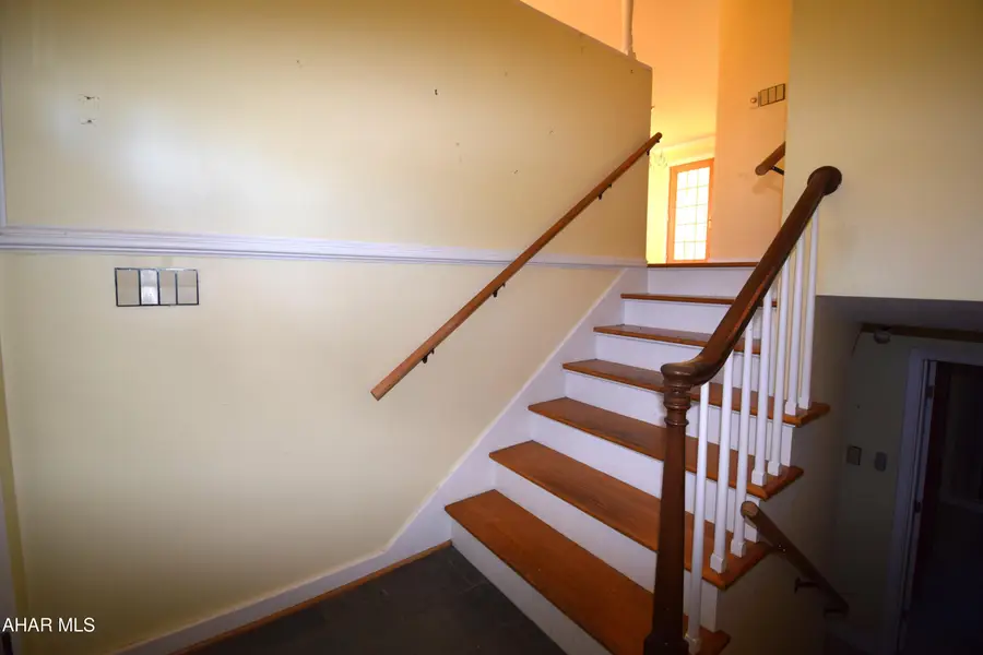 354 Oak Knoll Road, Hollidaysburg, PA 16648 - Image #2