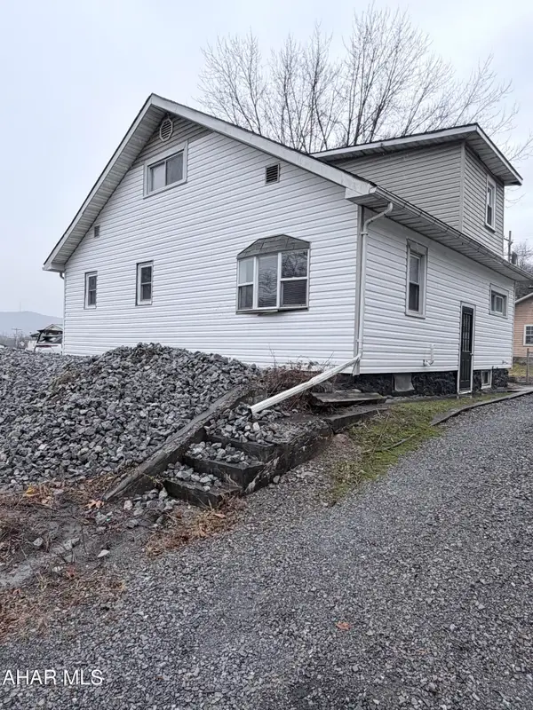 5361 E Pleasant Valley Boulevard, Tyrone, PA 16686