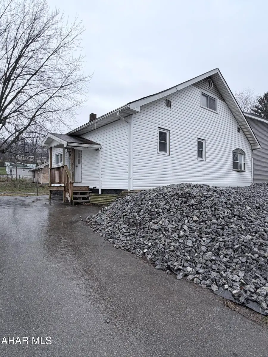 5361 E Pleasant Valley Boulevard, Tyrone, PA 16686 - Image #2