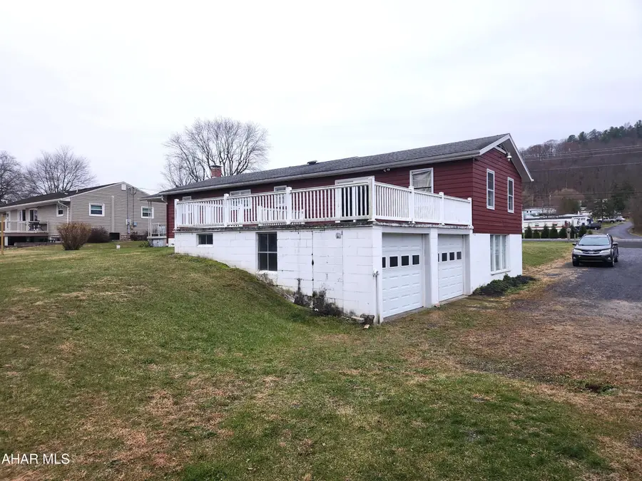 736 Quaker Valley Road, New Paris, PA 15554 - Image #2