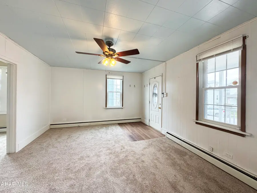 125 E 2nd Street, Williamsburg, PA 16693 - Image #3