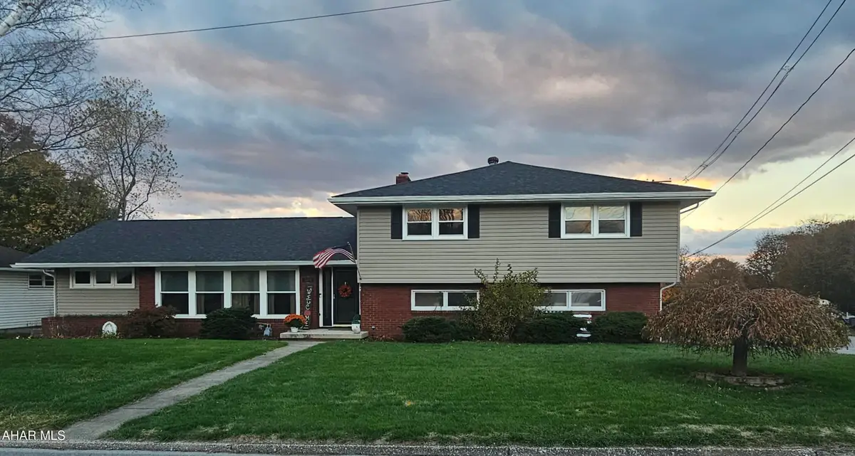 300 S Walnut Street, Martinsburg, PA 16662 - Image #1