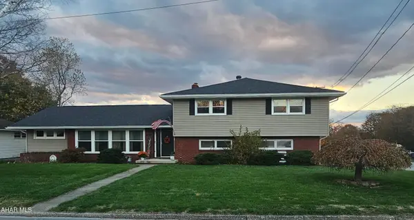 300 S Walnut Street, Martinsburg, PA 16662