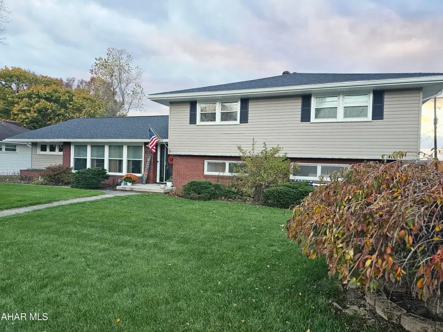 300 S Walnut Street, Martinsburg, PA 16662 - Image #2