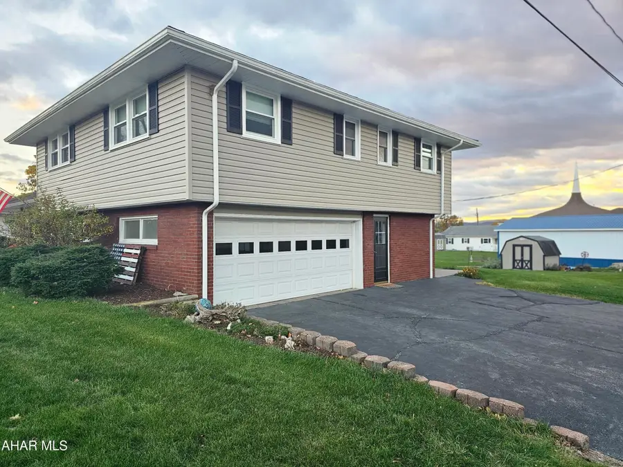 300 S Walnut Street, Martinsburg, PA 16662 - Image #3