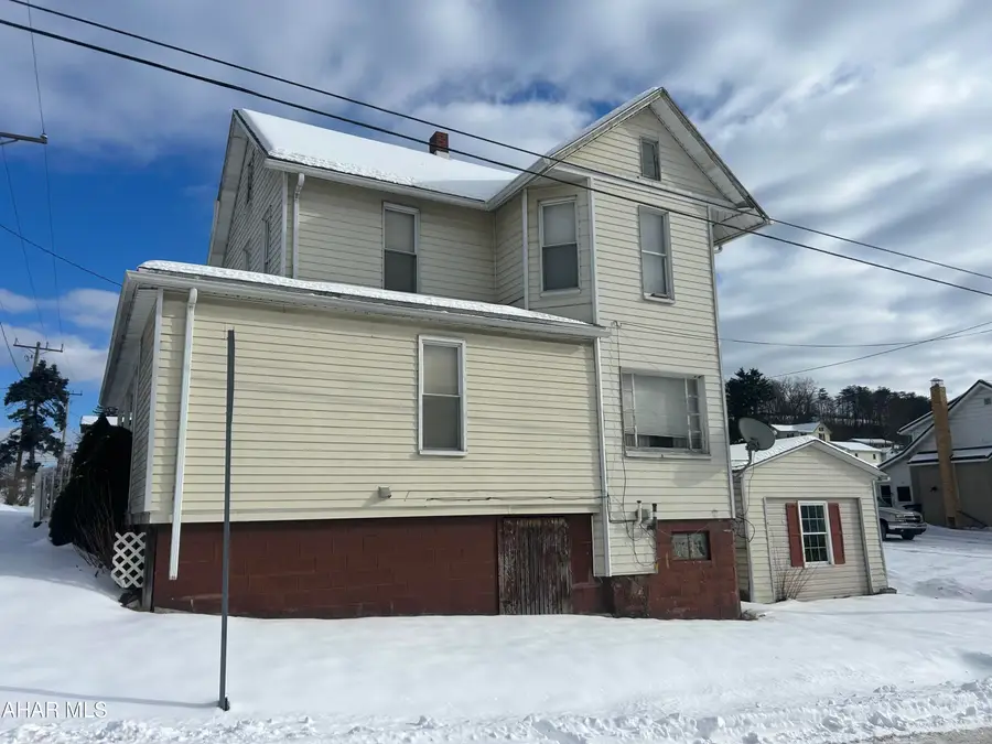 221 W 5th Avenue, Everett, PA 15537 - #3