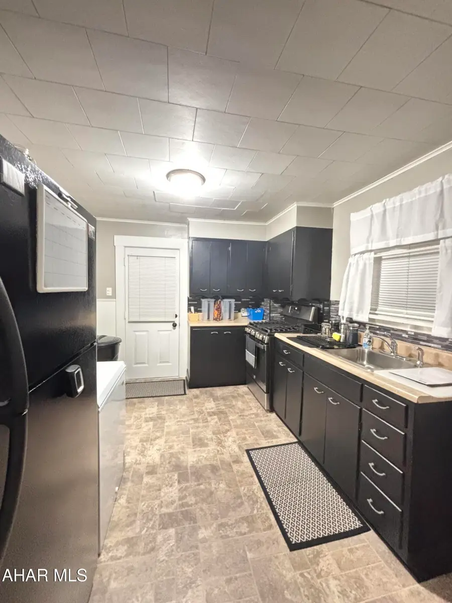 3119 W Chestnut Avenue, Altoona, PA 16601 - #3