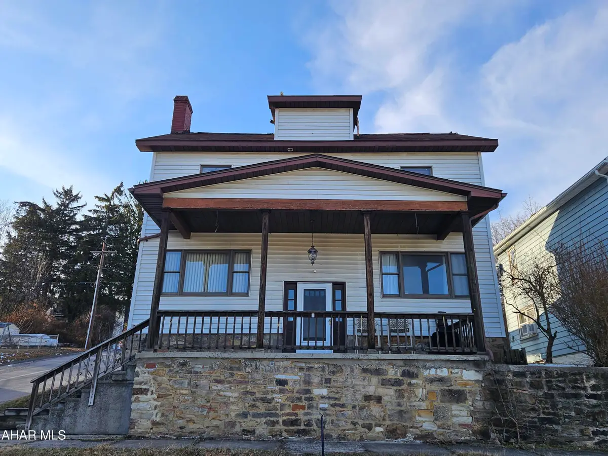 2430 Oak Avenue, Altoona, PA 16601 - #1