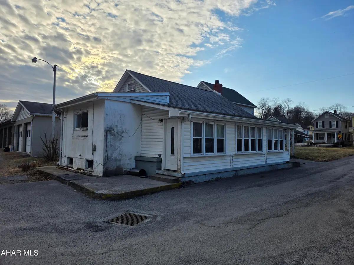 524 Park Avenue, Tyrone, PA 16686 - #1