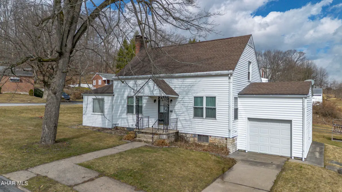 2714 3rd Street, Altoona, PA 16601 - #1