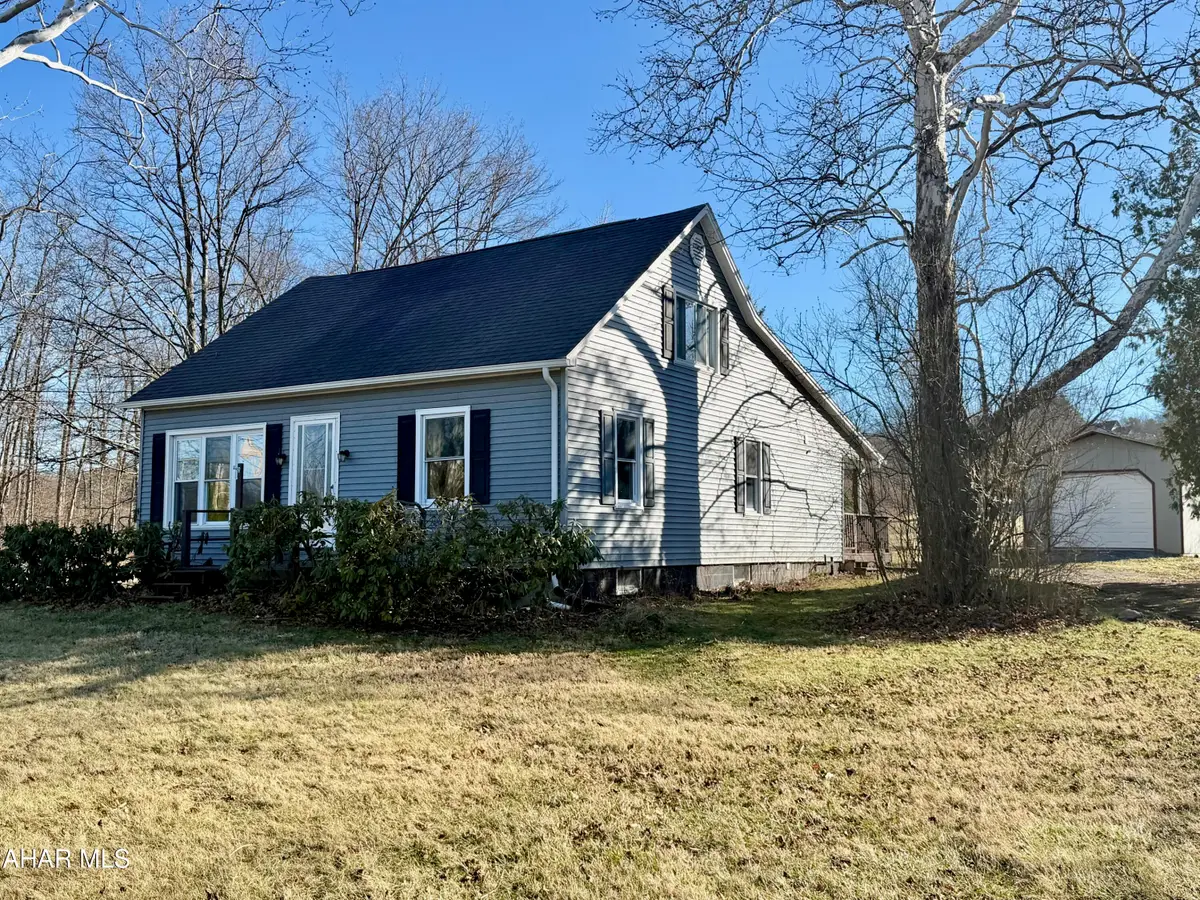 577 Quaker Valley Road, New Paris, PA 15554 - #1