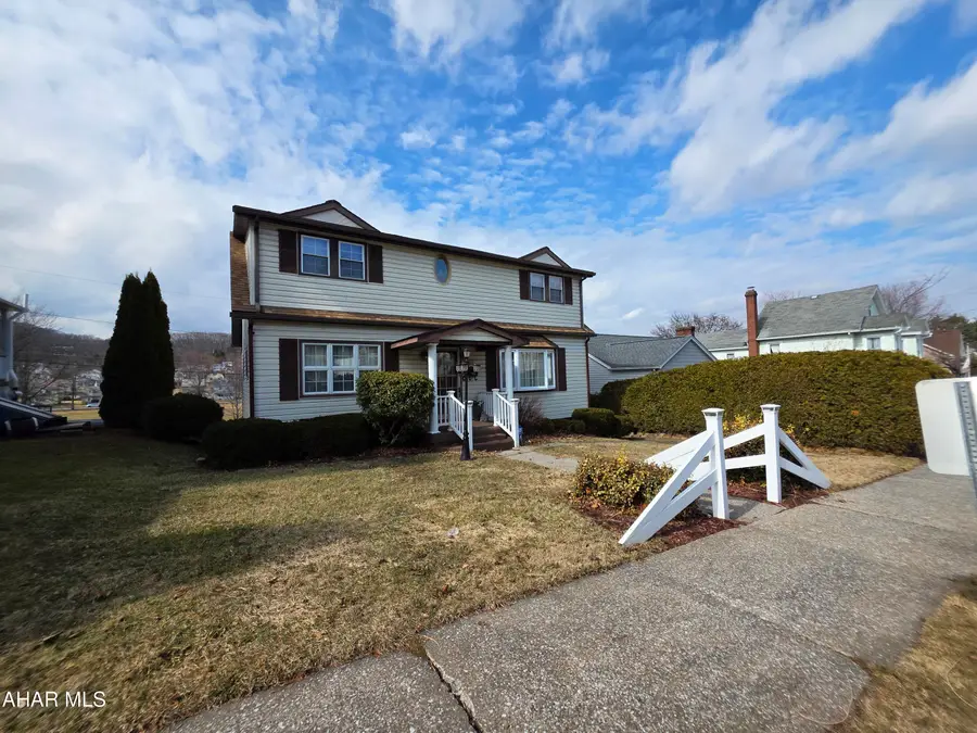 208 23rd Avenue, Altoona, PA 16601 - #2