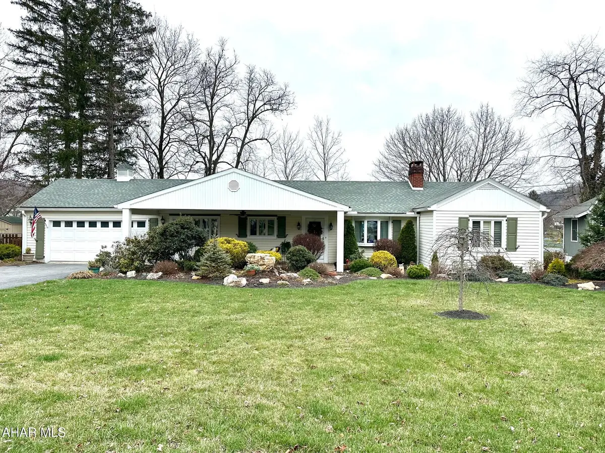 122 Smithfield Street, Bedford, PA 15522 - #1