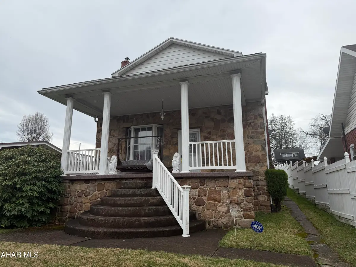 425 5th Street, Tyrone, PA 16686 - #1