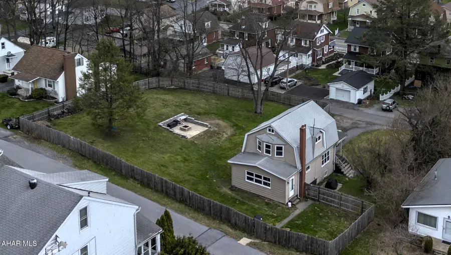 711 E Bell Avenue, Altoona, PA 16602 - #2