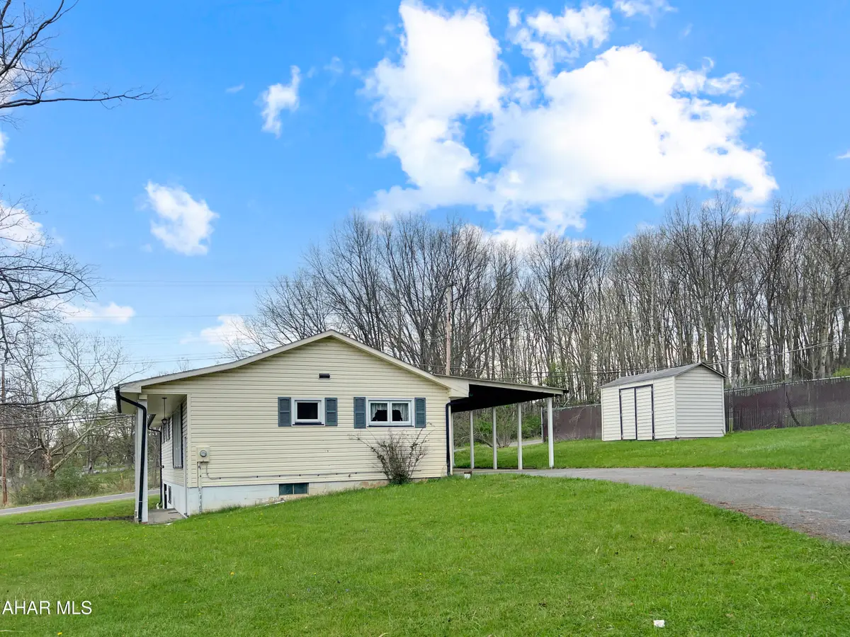 205 Dale Circle, Altoona, PA 16601 - #1