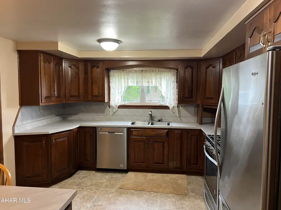 205 Dale Circle, Altoona, PA 16601 - #3