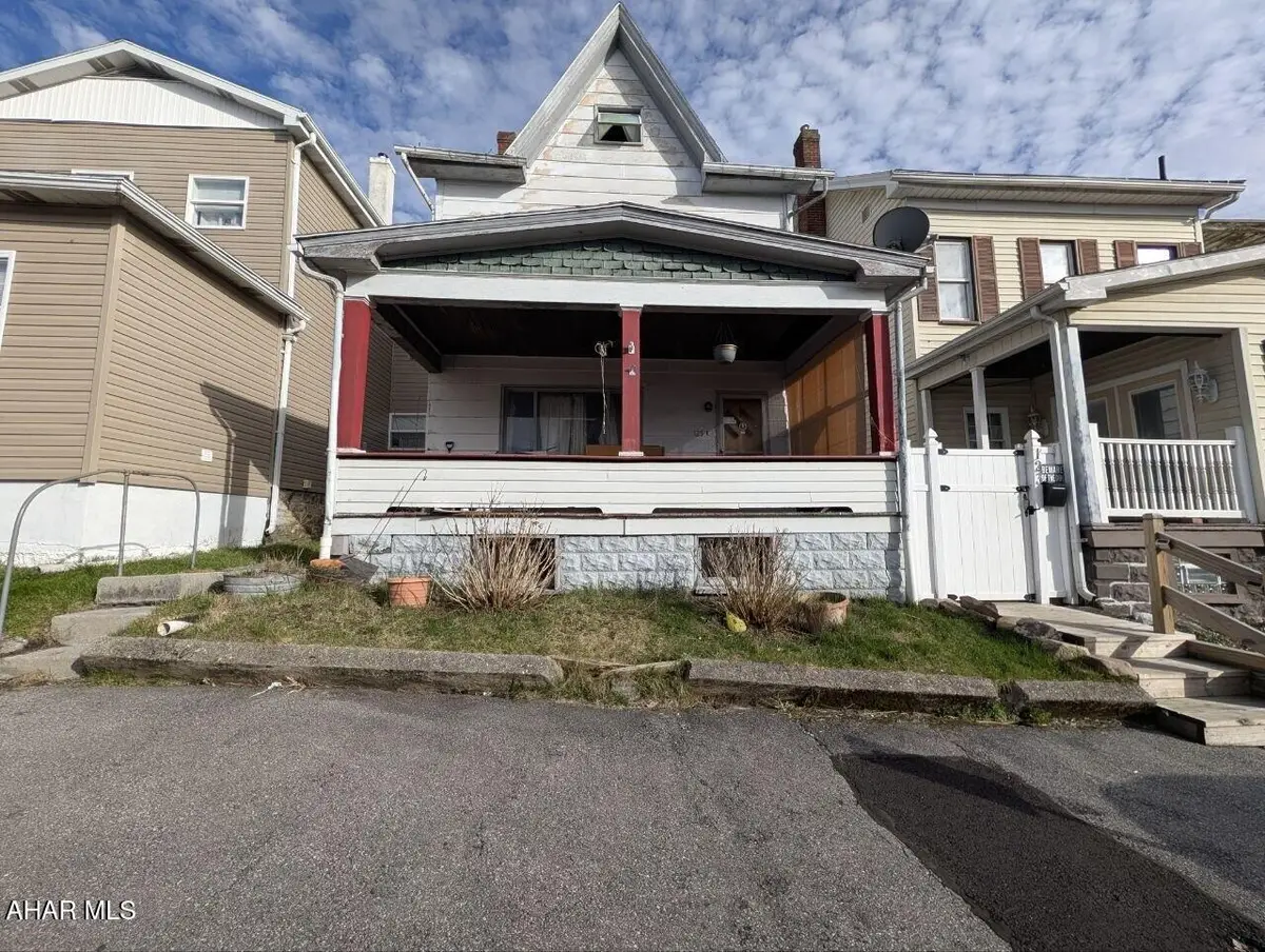 125 E 4th Avenue, Altoona, PA 16602 - #1