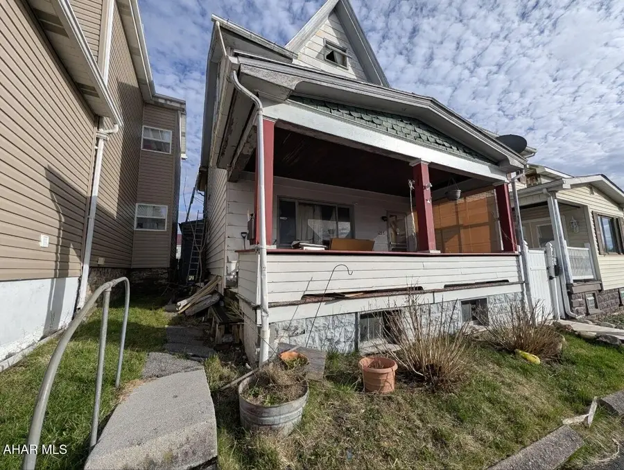 125 E 4th Avenue, Altoona, PA 16602 - #2