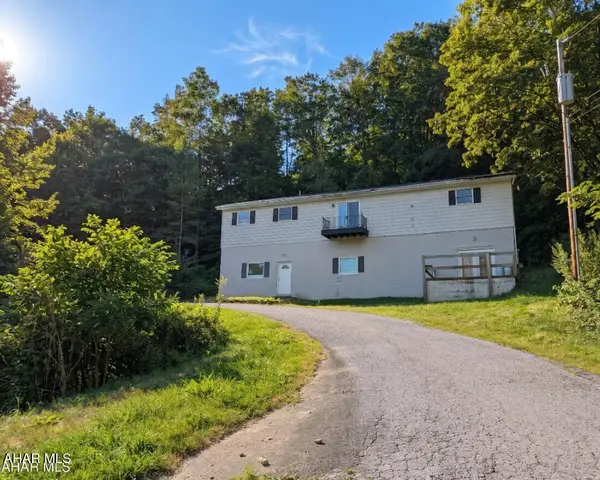 804 S Main Street, Hollsopple, PA 15935