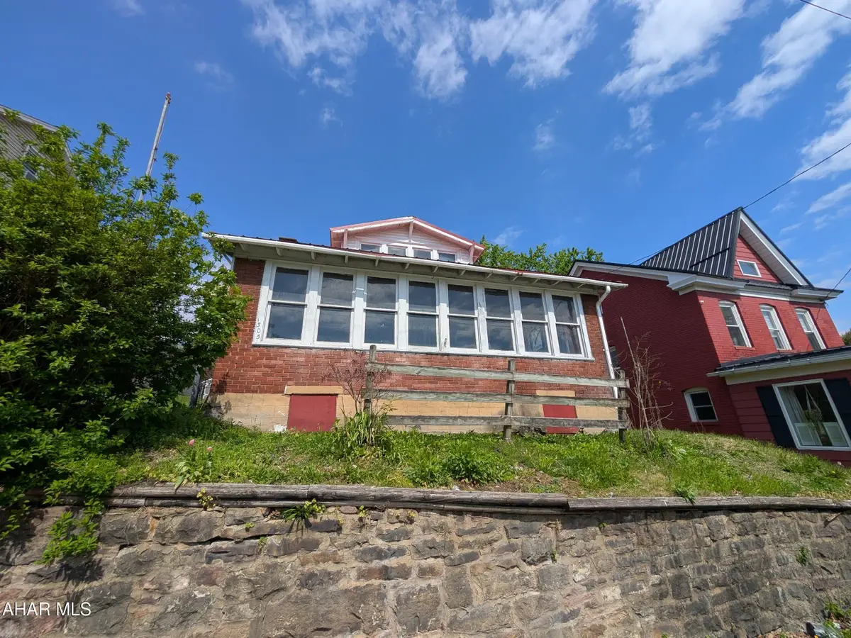 1305 N 4th Avenue, Altoona, PA 16601 - #1